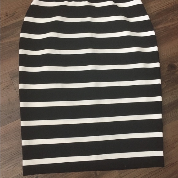 Skirt - Picture 2 of 3